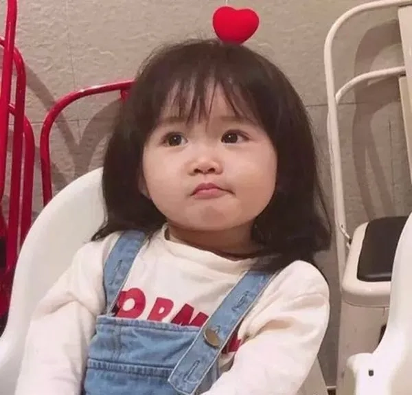 Meme em bé cute luôn tạo điểm nhấn cho cảm xúc.