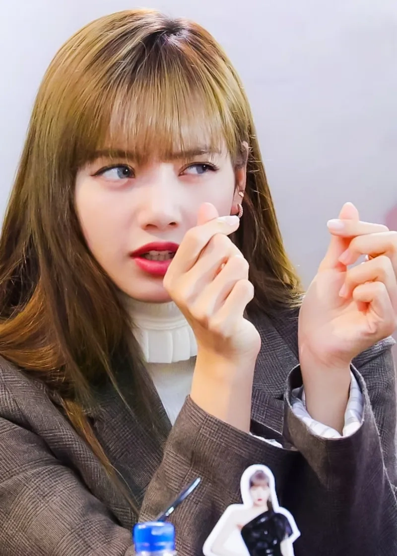 Ảnh lisa meme là khoảnh khắc hài hước và đáng yêu từ thành viên Lisa.