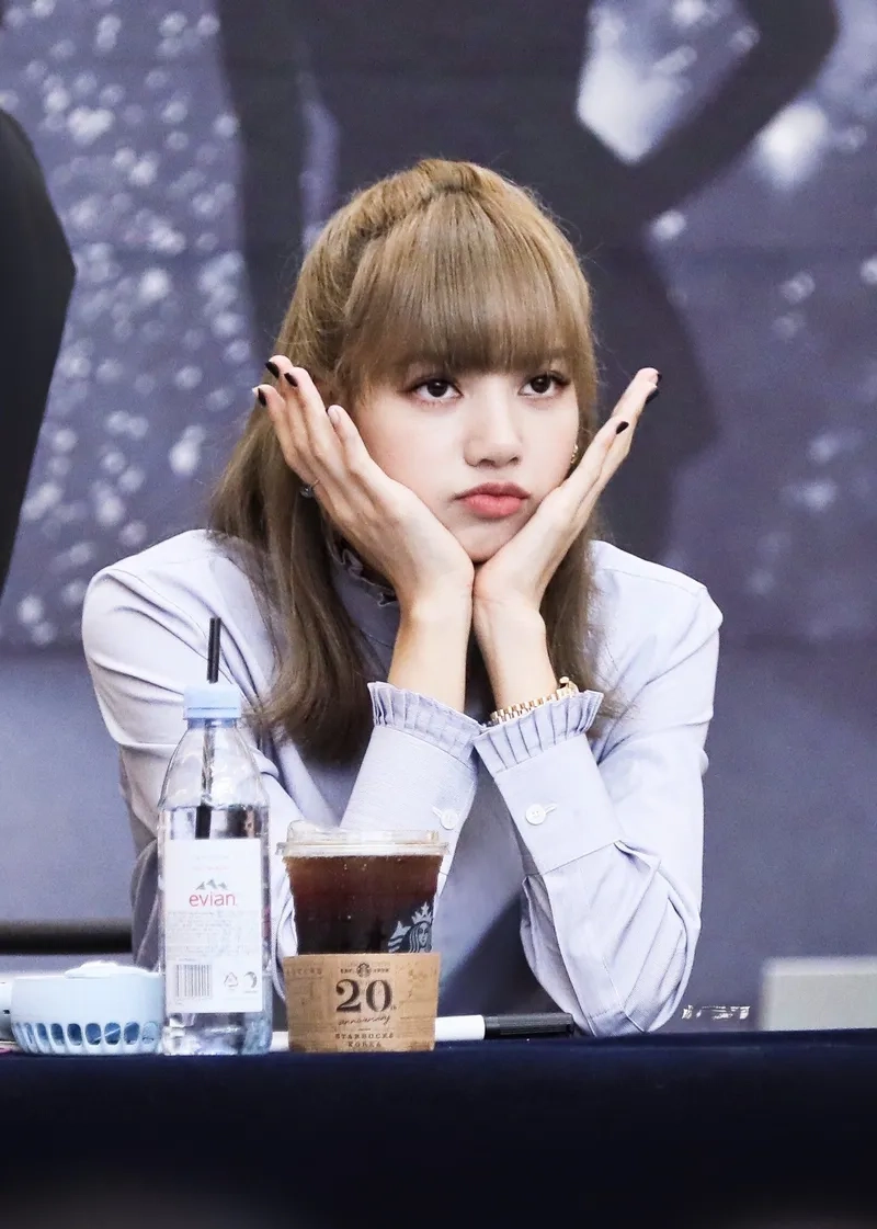 Meme blackpink lisa với những biểu cảm không thể chối từ từ Lisa.