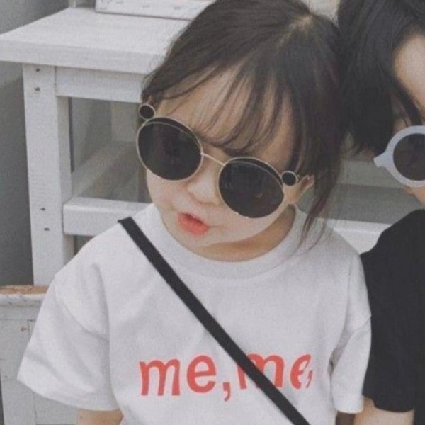 Meme em bé cute hài hước này cực kỳ đáng yêu và vui nhộn.