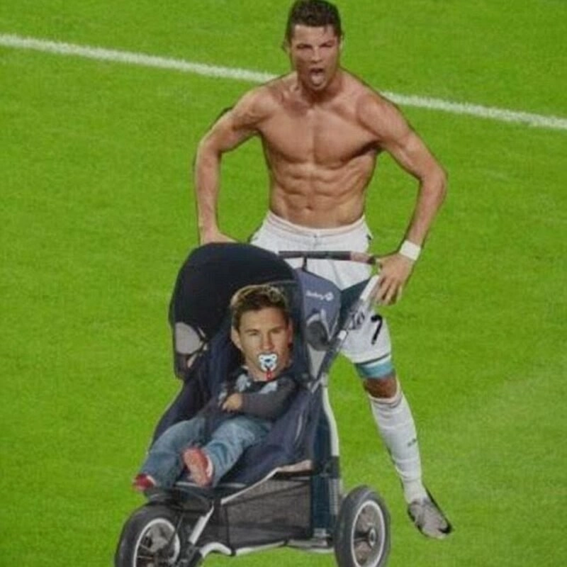 Meme Ronaldo uống nước nổi bật với sự hài hước độc đáo.