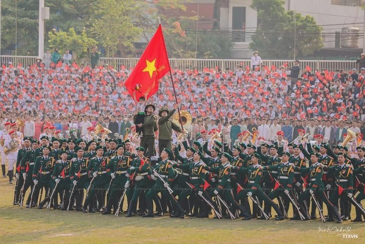 lá cờ việt nam ảnh gắn liền với tinh thần Việt