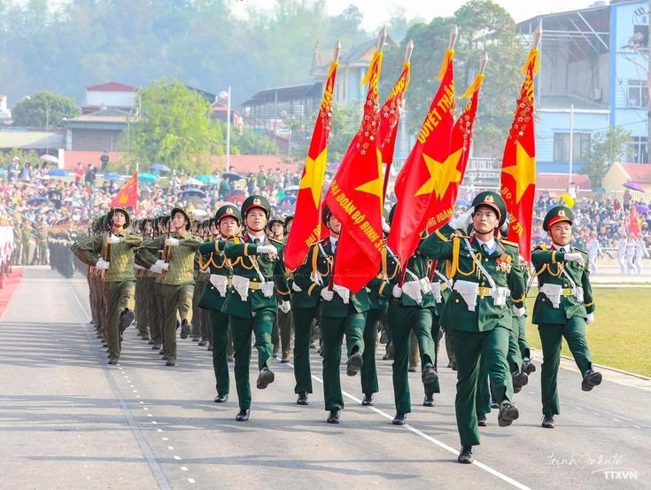 hình ảnh lá cờ việt thể hiện khát vọng độc lập