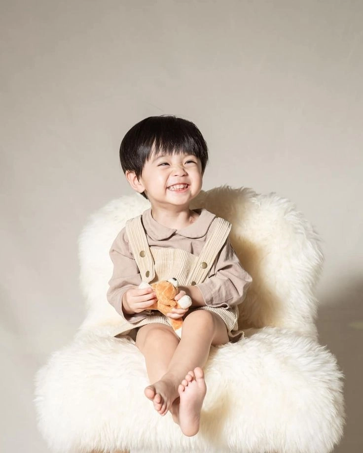Thêm vào bộ sưu tập ảnh em bé trai cute cực kỳ đáng yêu