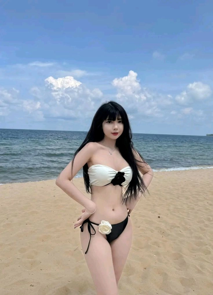 Chiêm ngưỡng ảnh bikini 2 mảnh cực kỳ táo bạo