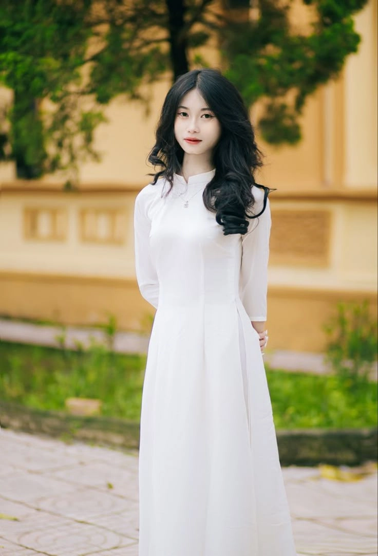 ảnh học sinh mặc áo dài gợi lại thời áo trắng sân trường