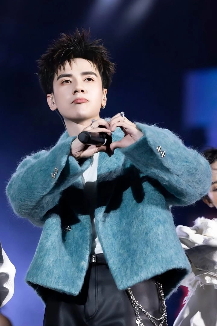Đốn tim fan bằng ảnh quang hùng cute dễ thương