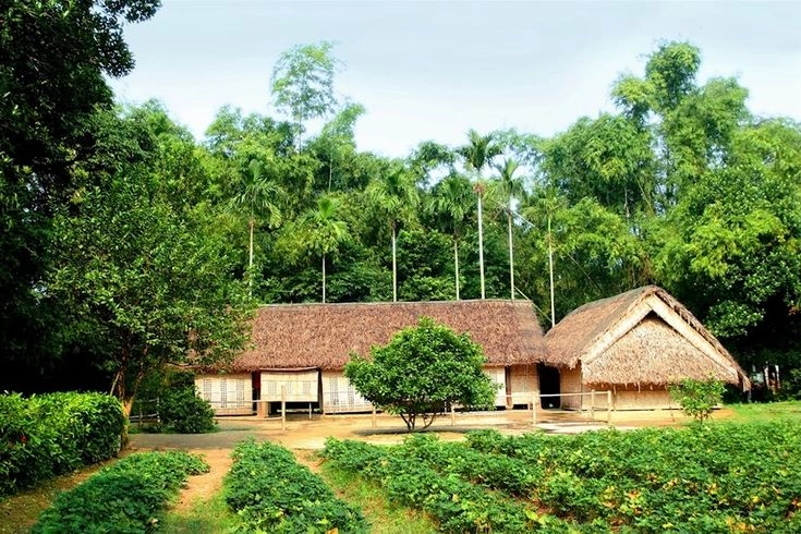 Hình ảnh quê hương bác hồ gợi nhớ vị cha già vĩ đại