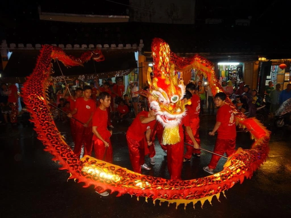 hình ảnh trung thu đoàn viên ấm áp nghĩa tình dưới ánh trăng