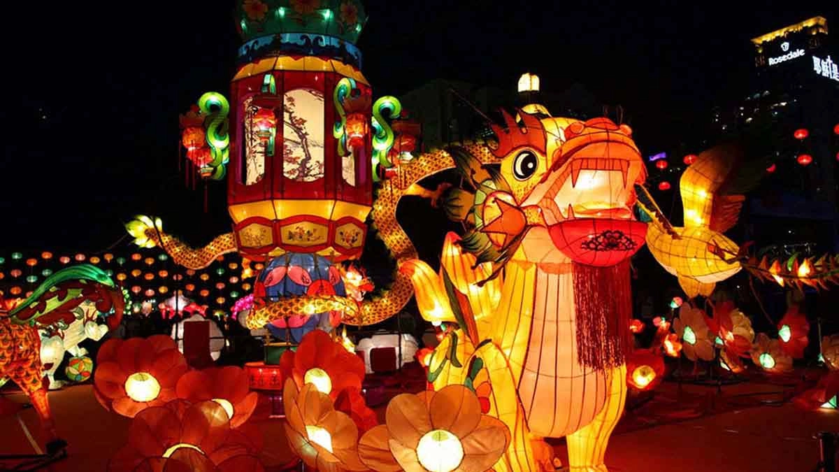 những hình ảnh về tết trung thu phản ánh không khí đoàn tụ ấm áp
