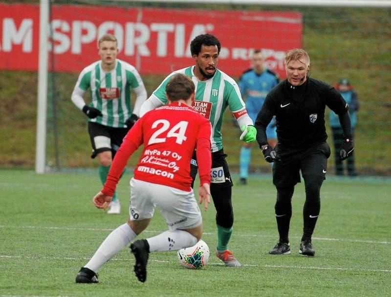  Cầu thủ bóng chuyền bật nhảy mạnh mẽ, bí quyết từ keonhacai.