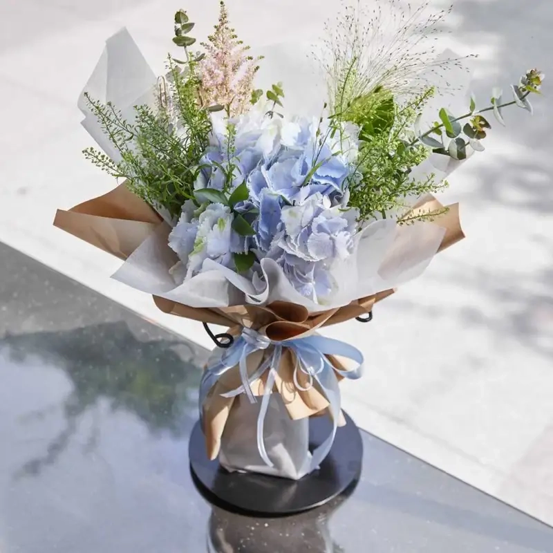 Hoa tú cầu mini để bàn tô điểm góc làm việc