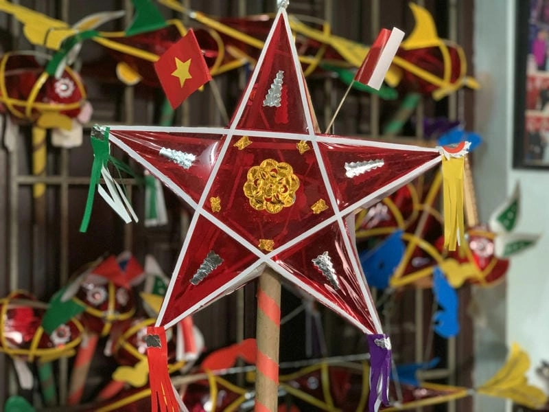 Cách làm đèn ông sao handmade đơn giản mà bắt mắt