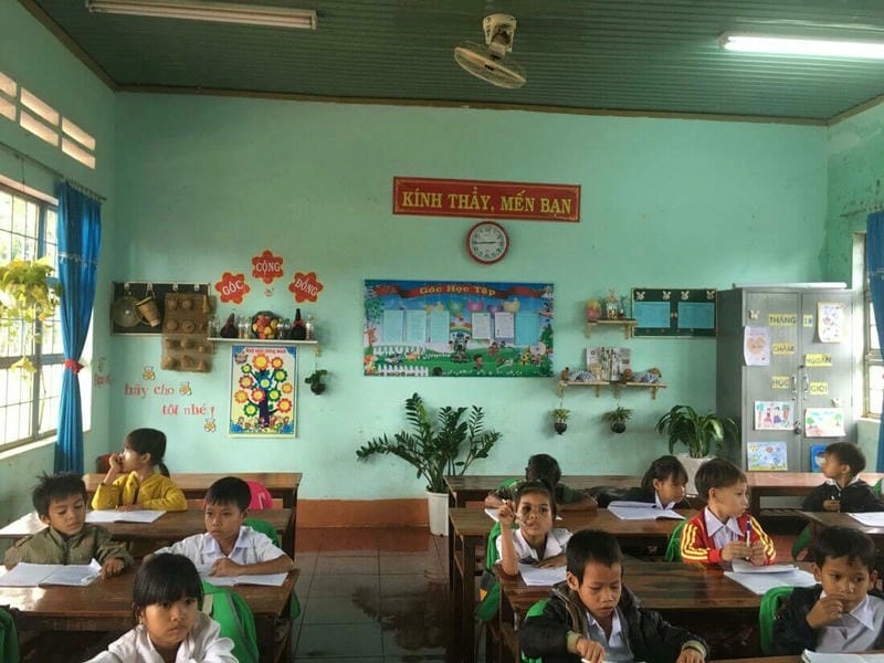 Ý tưởng tiết kiệm cho trang trí lớp học đơn giản mà đẹp