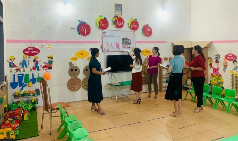 Trang trí tươi mới cho trang trí lớp học đầu năm năng động