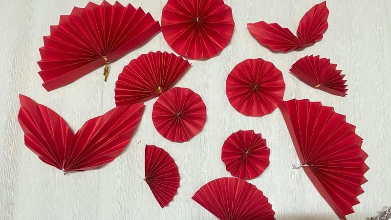 Phong cách trang trí quạt treo tết mang nét truyền thống hiện đại