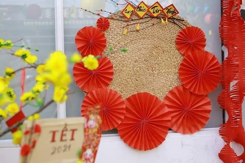 Kinh nghiệm trang trí quạt Tết hiệu quả