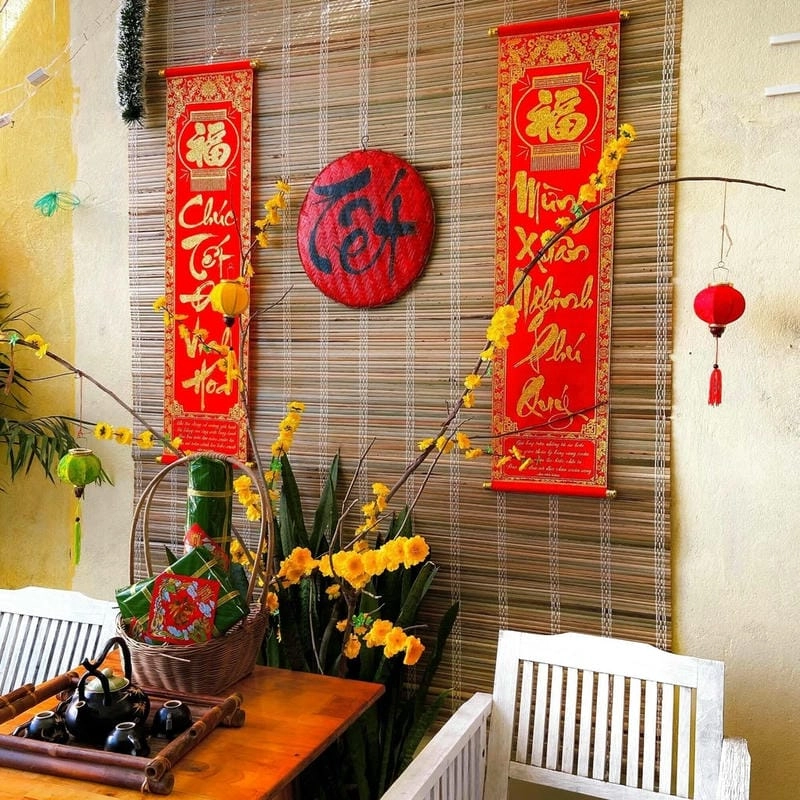 Sử dụng mành tre trang trí tết giúp không gian thêm ấm cúng