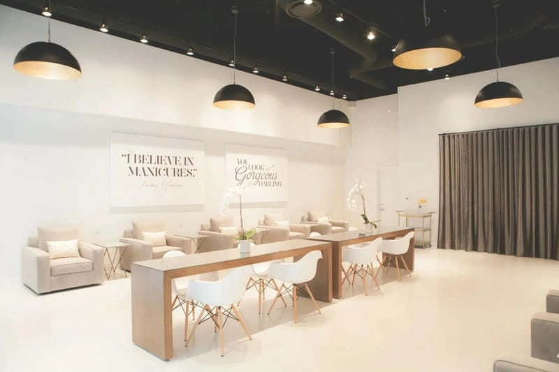Tại Sao Cần Trang Trí Tiệm Nail Chuẩn?