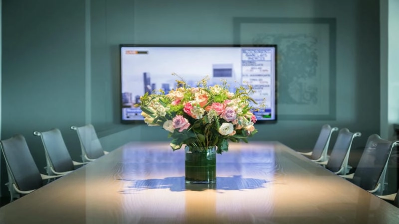 Trang trí bàn làm việc công sở đẹp tạo sự thoải mái hiệu quả