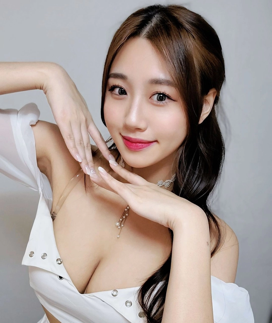 ShaVit Khan ngực căng bốc lửa mê hoặc dâm đãng