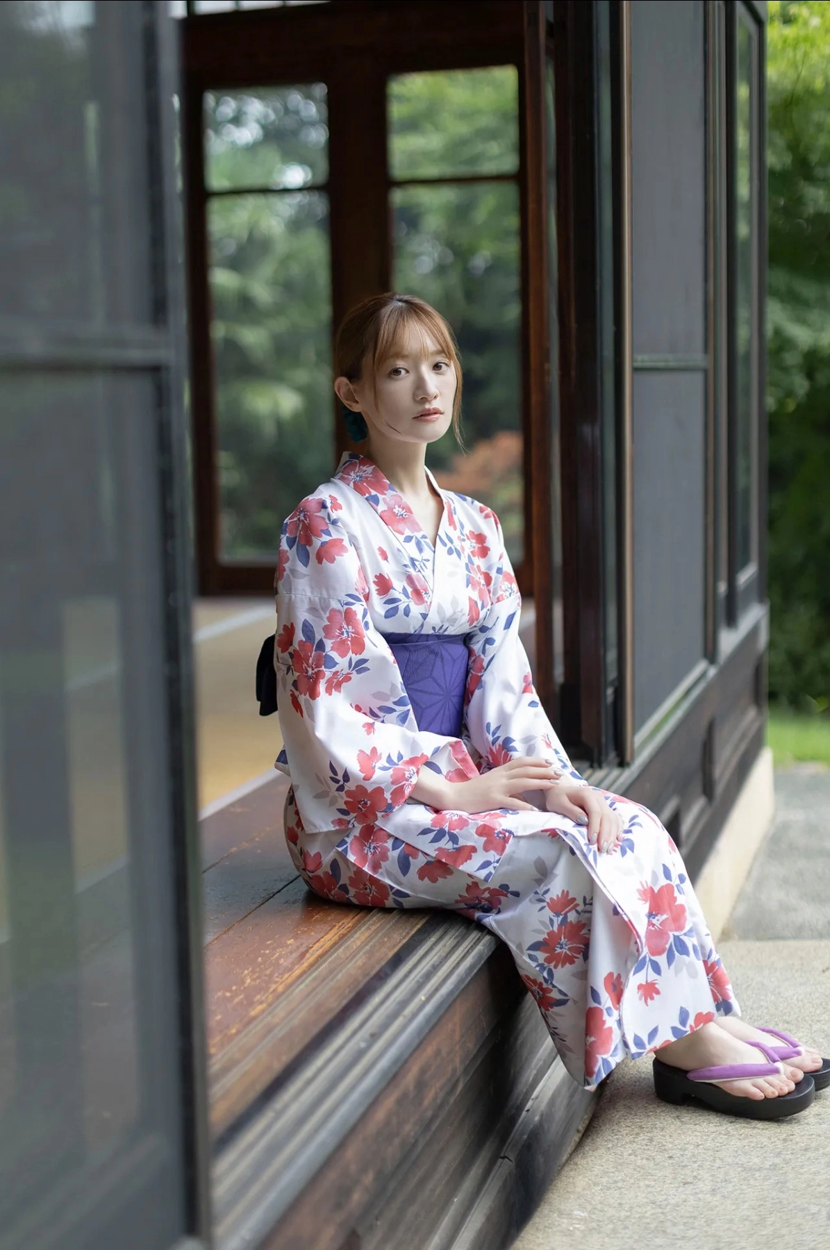 Kana Nakada quay lưng cong cháy nóng bỏng cuốn hút