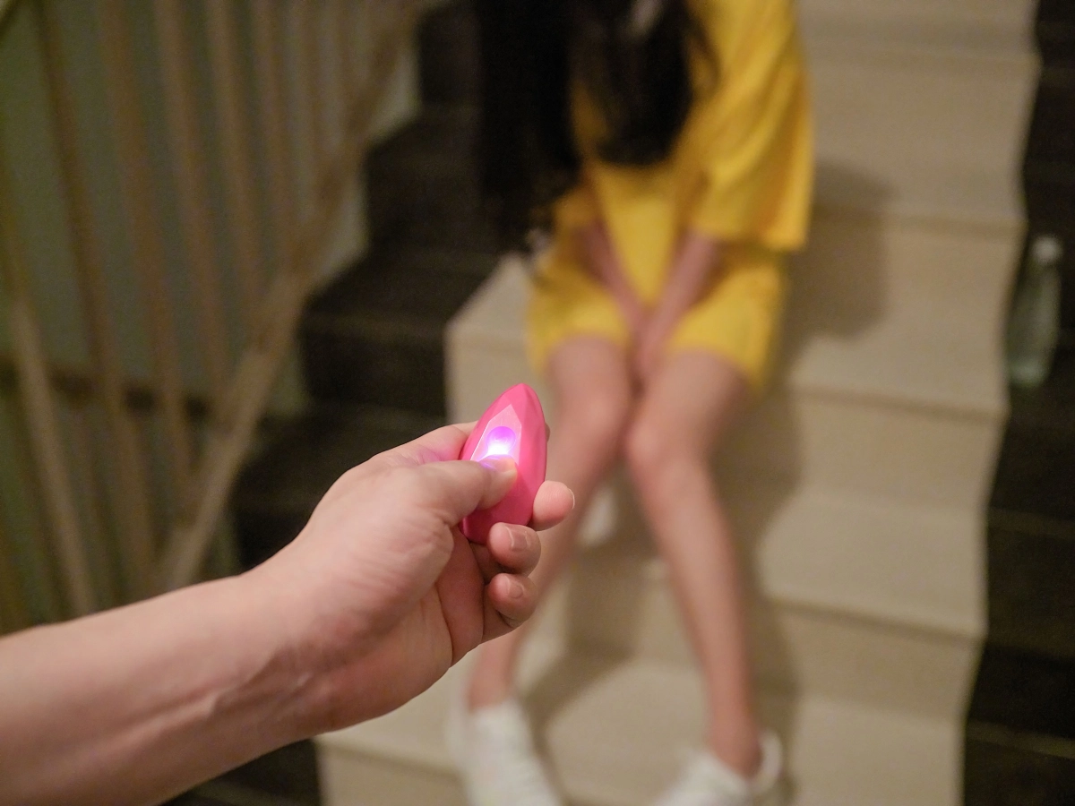 Min.E váy ngắn lộ hàng nóng bỏng mê ly