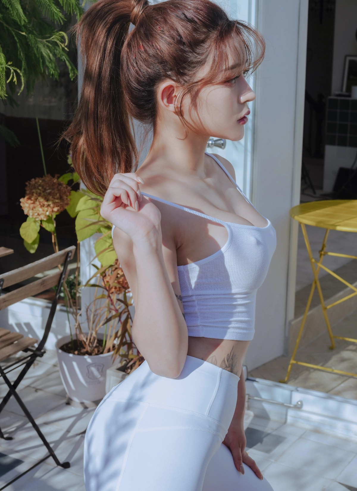 Rahee mông tròn căng nóng bỏng kích thích