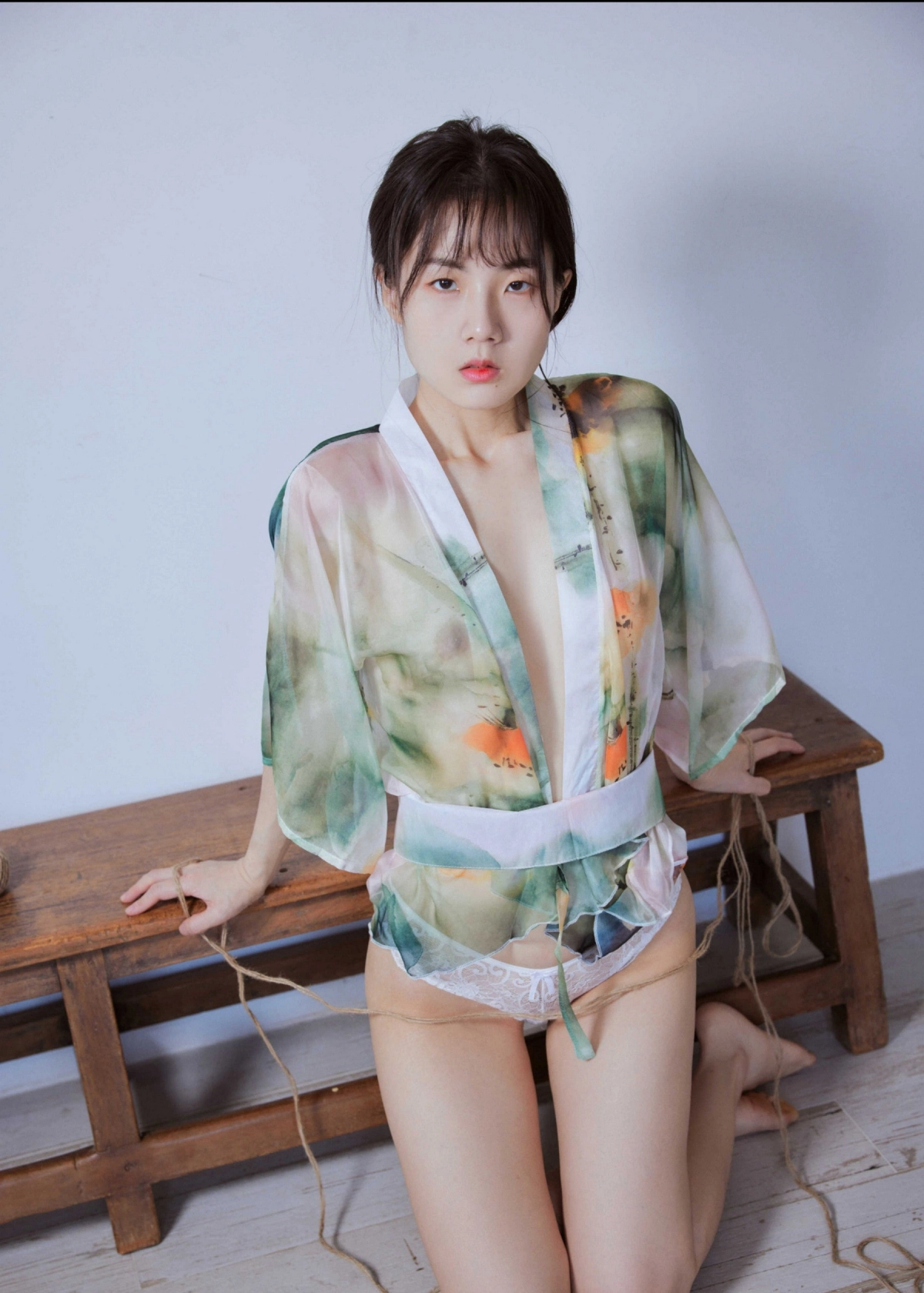 Ray quay lưng cong cháy nóng bỏng cuốn hút