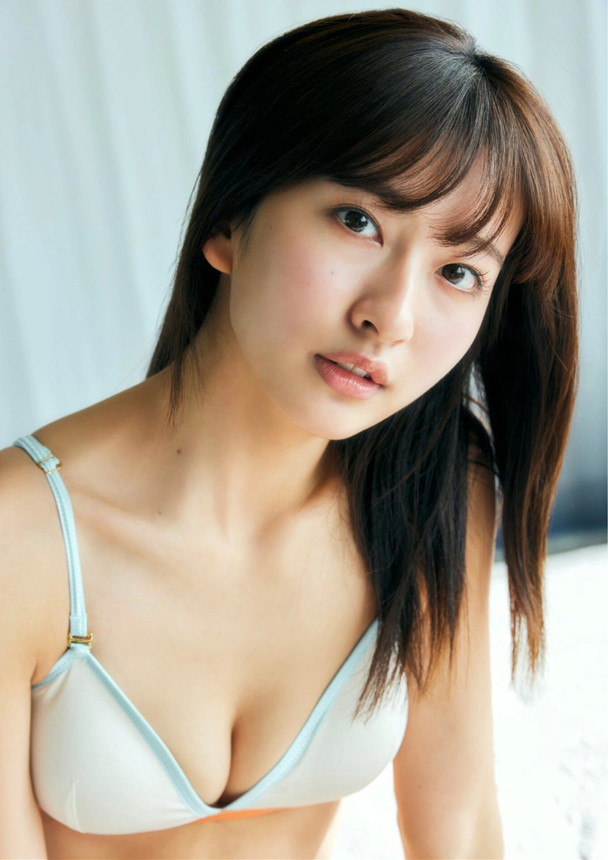 Rina Saitou váy ngắn lộ hàng nóng bỏng mê ly