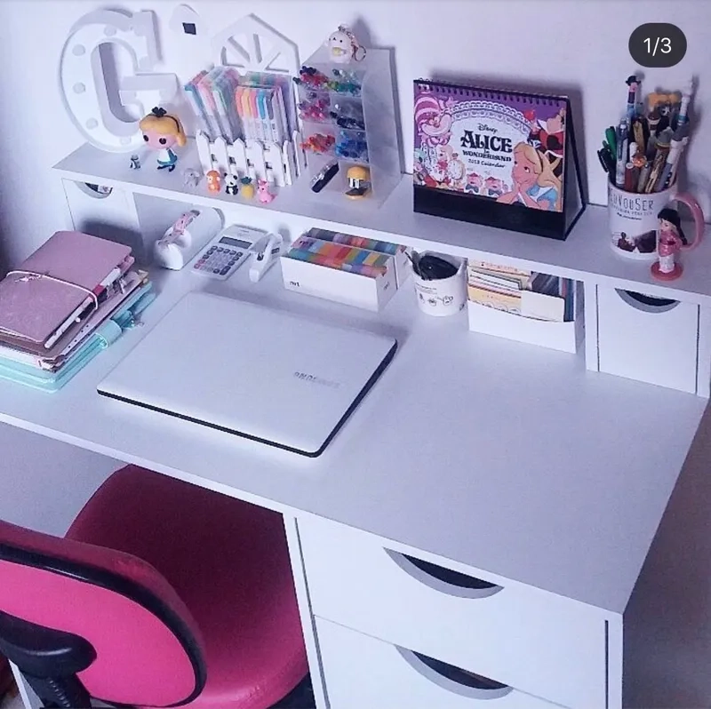 Góc trang trí bàn học khơi cảm hứng