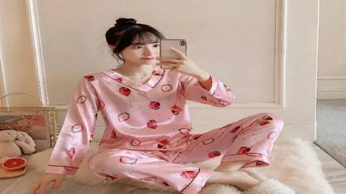 Bộ ảnh gái xinh mặc đồ ngủ dễ thương, quyến rũ và thoải mái