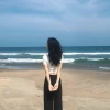 Bộ sưu tập avatar chụp sau lưng nữ: Nét đẹp bí ẩn và lãng mạn