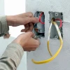 Hướng dẫn sửa phích cắm điện bị hỏng nhanh chóng và an toàn tại nhà năm 2026