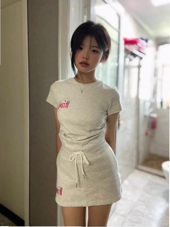 Ảnh cô gái xinh lớp 10 với mái tóc dài thướt tha