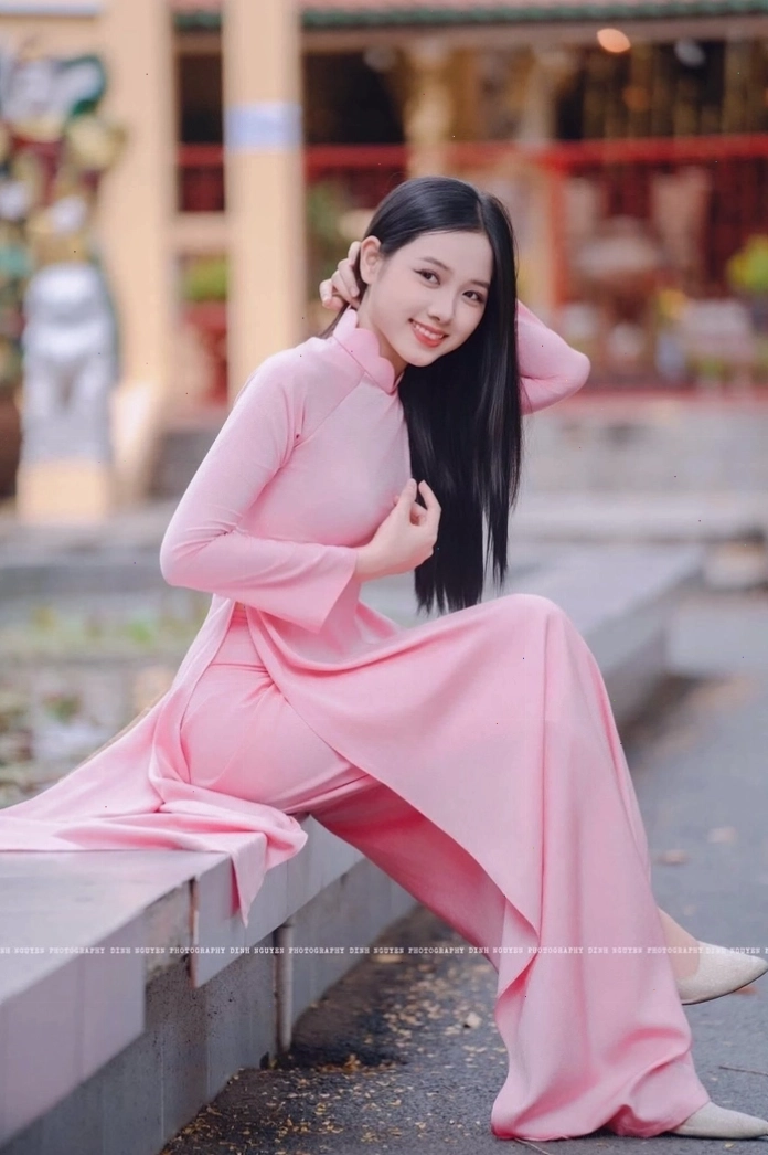 Ảnh gái mặc áo dài đẹp thanh lịch toát lên vẻ duyên dáng