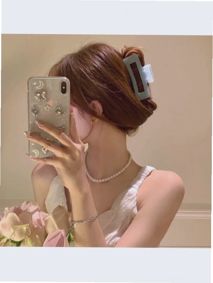 Ảnh gái xinh che mặt bằng điện thoại cực cuốn hút