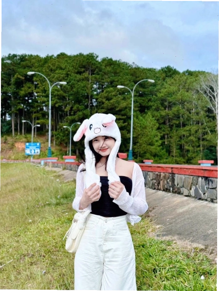 Ảnh gái xinh cười cute tạo sự gần gũi