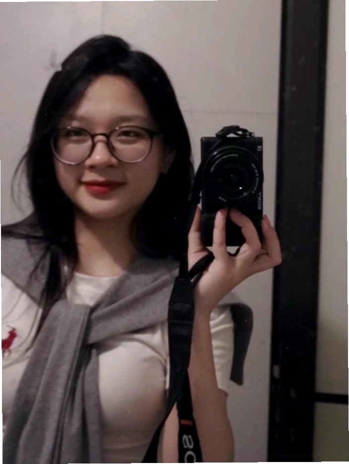 Ảnh gái xinh cute với ánh mắt lanh lợi
