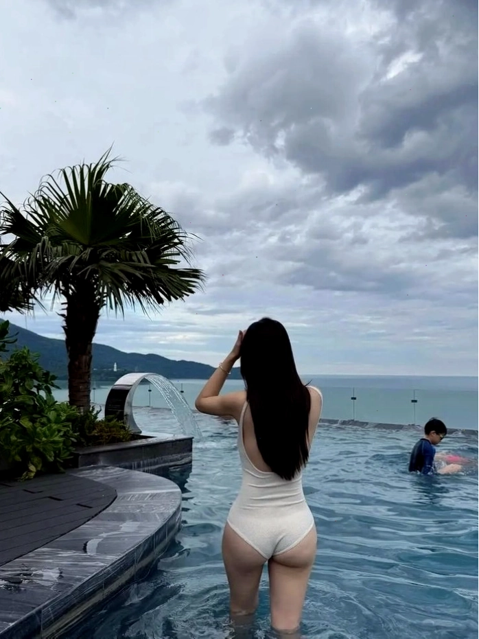Ảnh gái xinh mông to với thần thái nổi bật cuốn hút mọi ánh nhìn