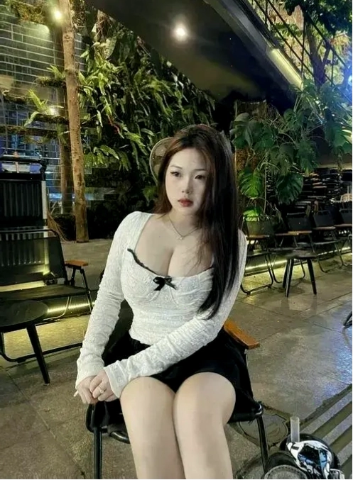 Ảnh gái xinh vú to với phong cách thời trang ấn tượng