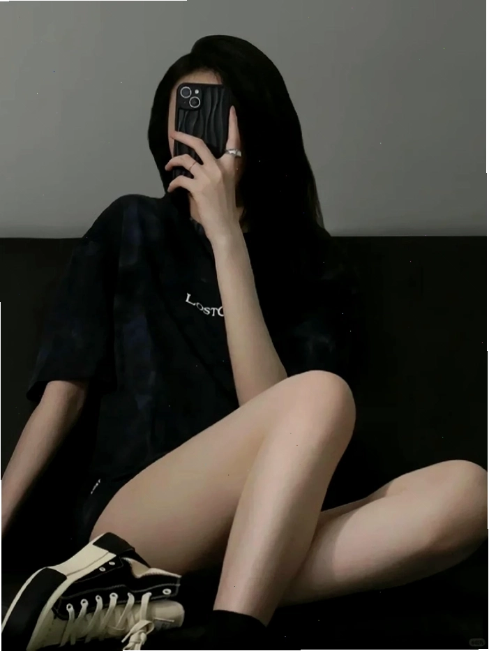 Ảnh girl che mặt bằng điện thoại với phong cách chất lừ