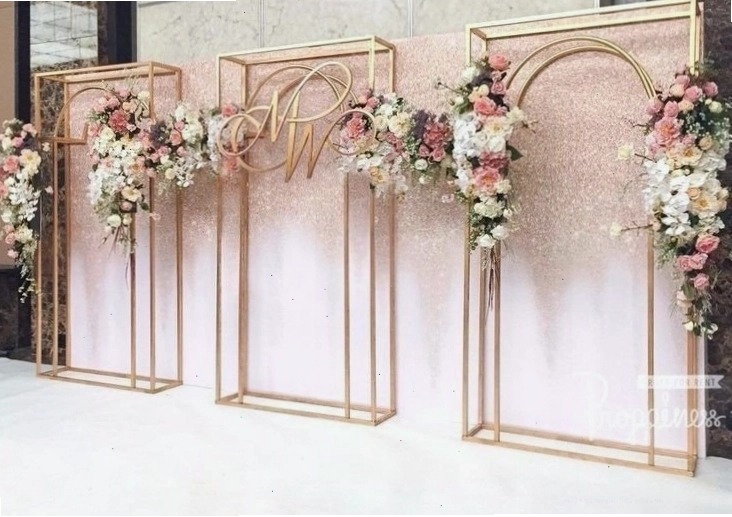 Backdrop chụp ảnh cưới tông hồng lãng mạn cho đám cưới ngoài trời