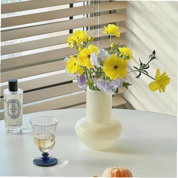 Bình Hoa Amber Glow phong cách hiện đại, màu sắc ấm áp