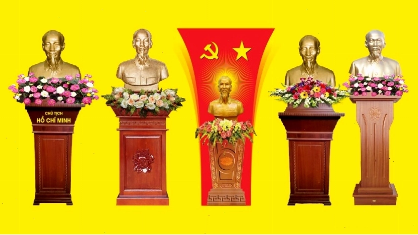 Bục tượng Bác Hồ trang trọng trên sân khấu