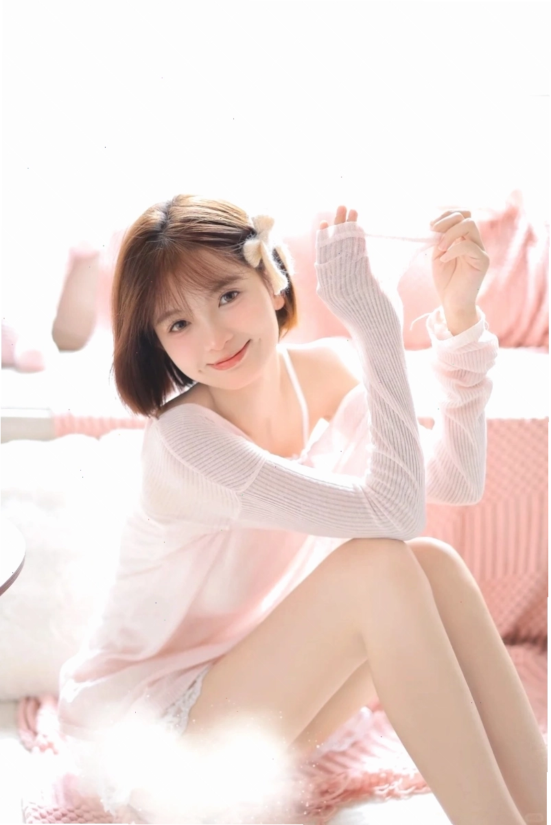 Cô gái tóc ngắn với phong cách Hàn Quốc trẻ trung