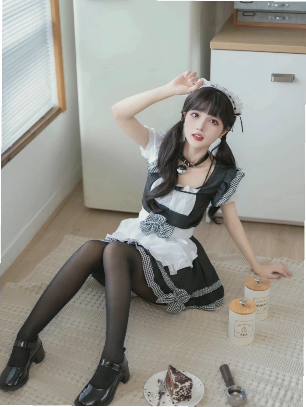 Cô gái xinh trong trang phục hầu gái phiên bản anime dễ thương