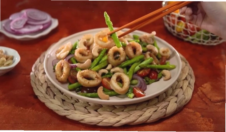 Công thức làm salad mực măng tây giòn ngon, thanh mát