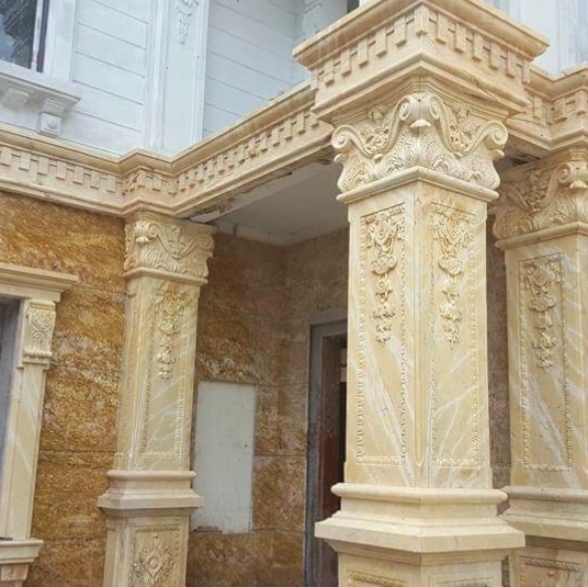 Cột nhà vuông ốp đá tự nhiên mang vẻ đẹp sang trọng