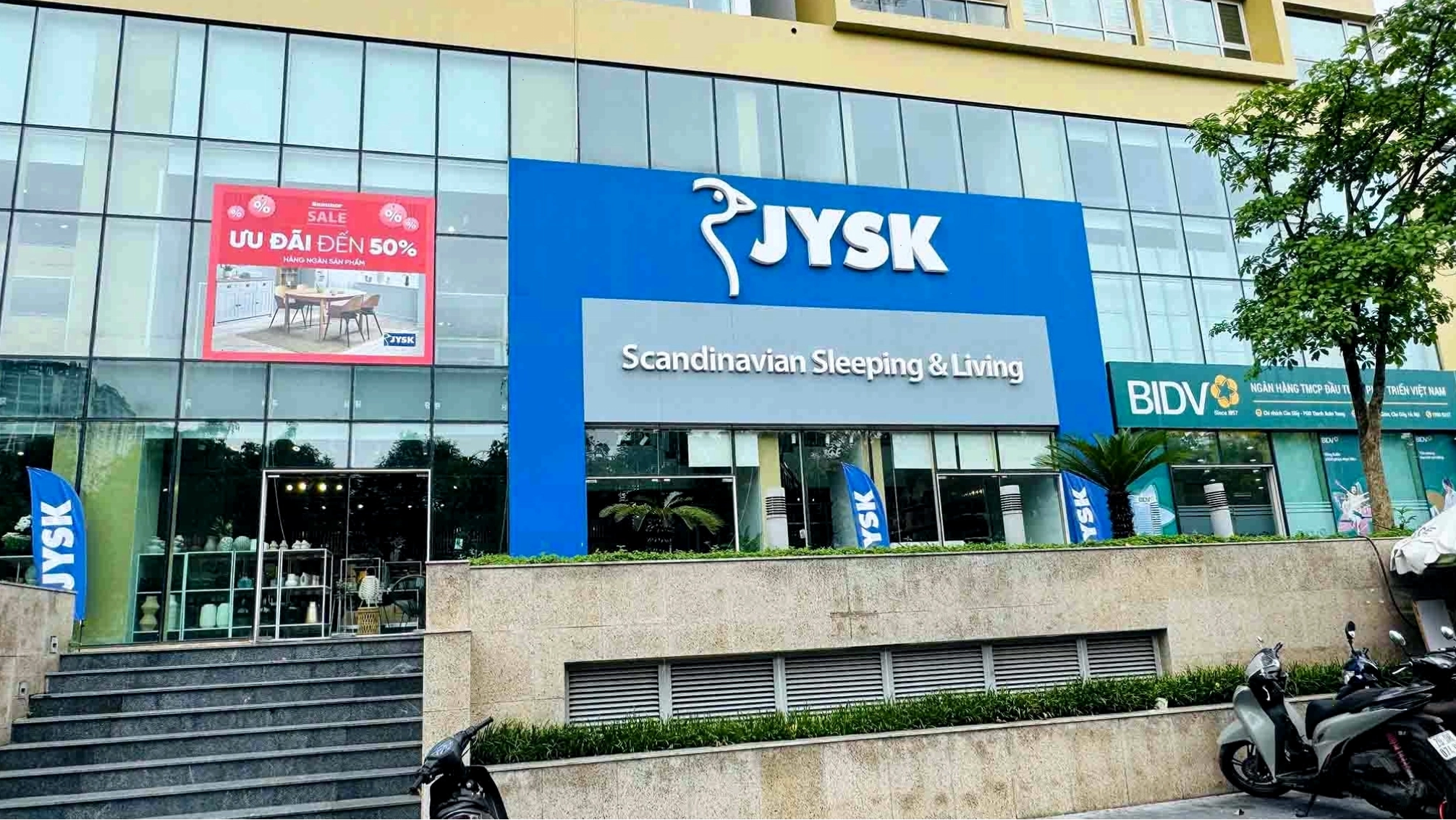 Cửa hàng JYSK trưng bày các sản phẩm trang trí nội thất và mùa lễ hội